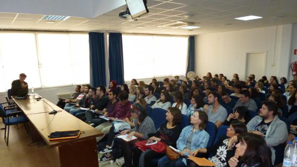 Doctorando Iván Reza Ramos expone los avances del proyecto en el congreso CNMAT 2026