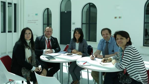 Doctorando Iván Reza Ramos expone los avances del proyecto en el congreso CNMAT 2026