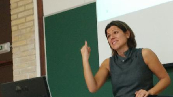 Doctorando Iván Reza Ramos expone los avances del proyecto en el congreso CNMAT 2026