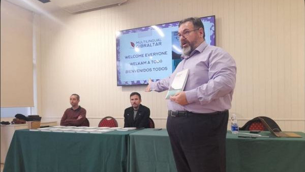 Doctorando Iván Reza Ramos expone los avances del proyecto en el congreso CNMAT 2026